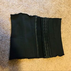 Skims waist trainer